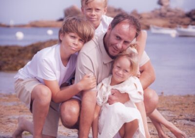 Shooting famille en bord de mer